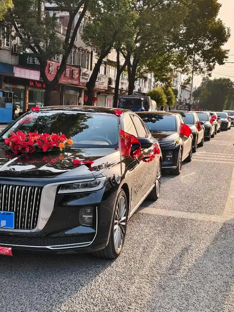敞篷跑车婚车