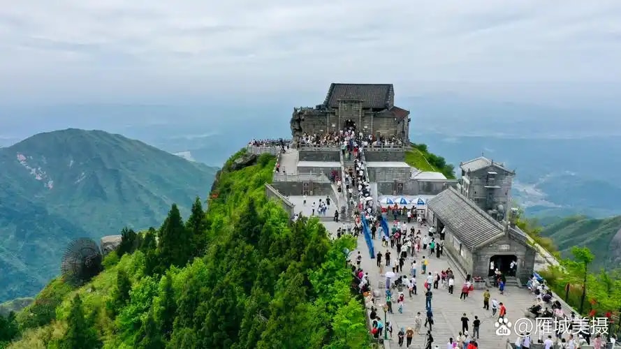 山顶仪式航拍