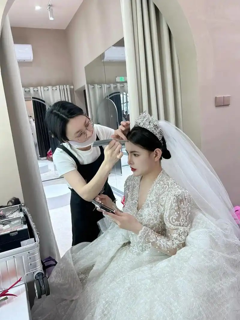 妆造跟妆师